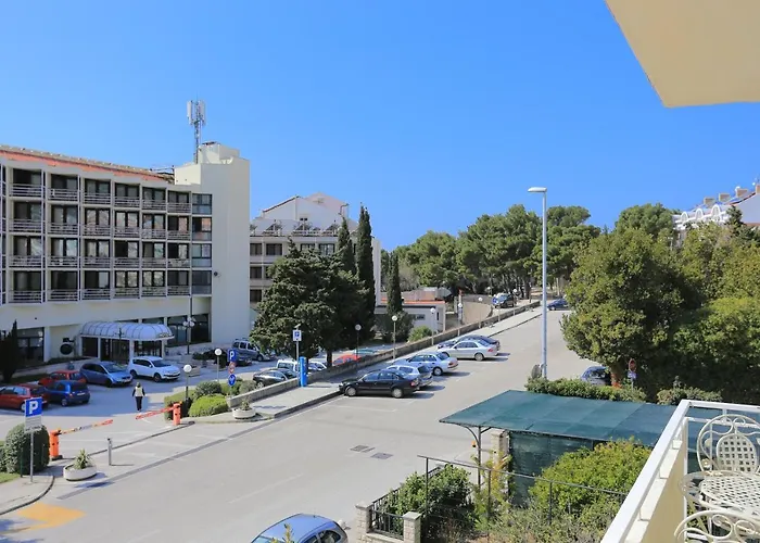 By The Sea - 13222 ماكارسكا