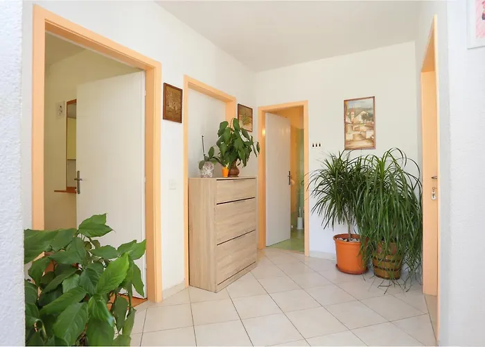 By The Sea - 13222 ماكارسكا