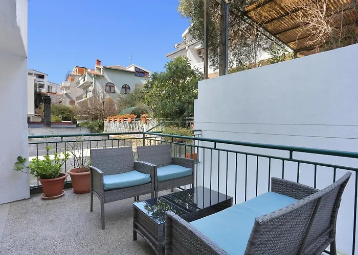 By The Sea - 13222 ماكارسكا